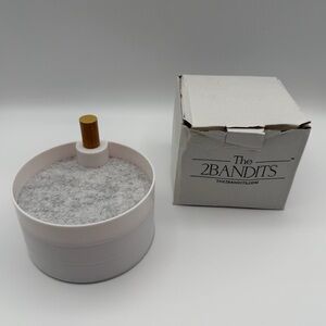 The 2Bandits 3-Tier Spinning Jewelry Organizer White Gold Felt-Lined